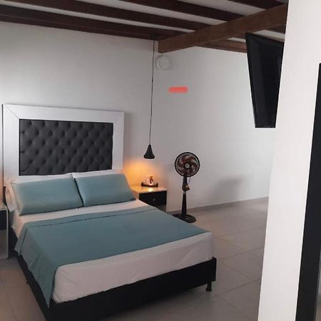 Vip Apartasuites Rosales Меделин Екстериор снимка