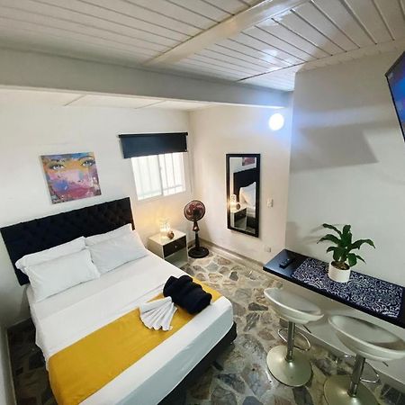 Vip Apartasuites Rosales Меделин Екстериор снимка