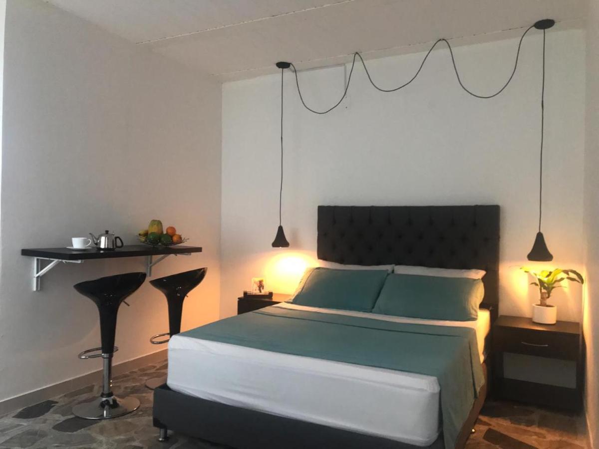 Vip Apartasuites Rosales Меделин Екстериор снимка
