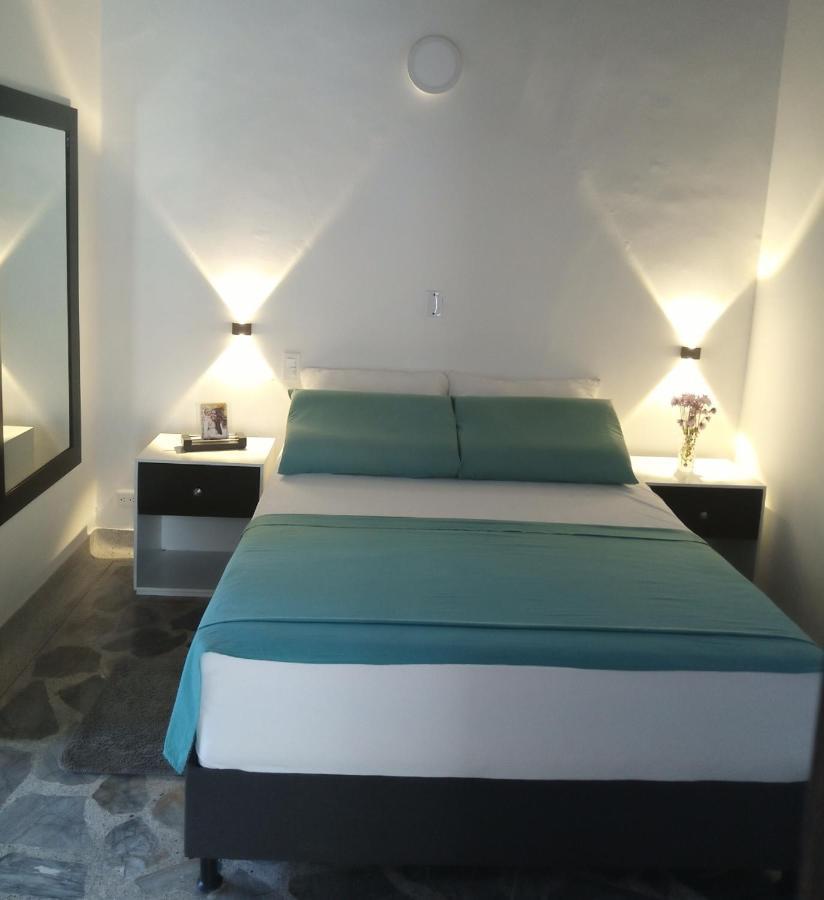 Vip Apartasuites Rosales Меделин Екстериор снимка