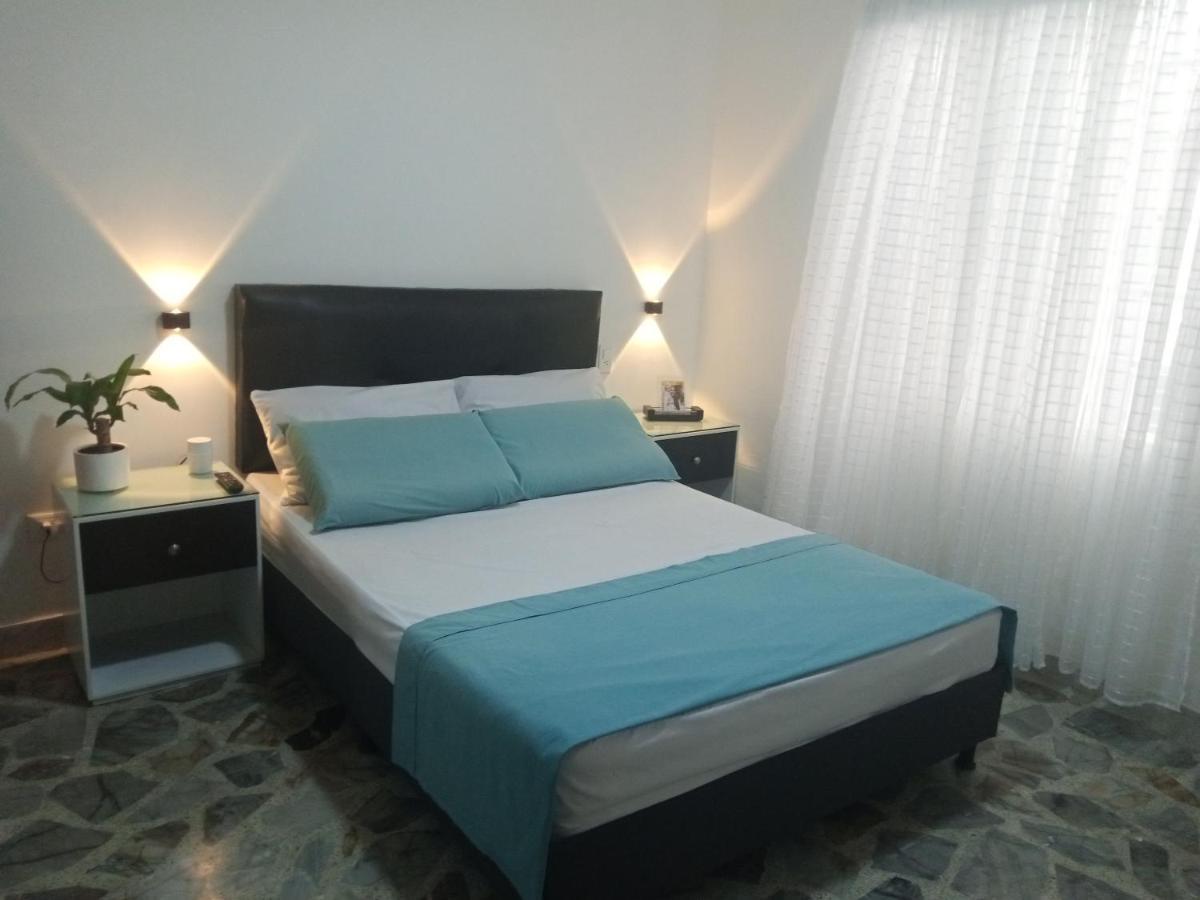 Vip Apartasuites Rosales Меделин Екстериор снимка