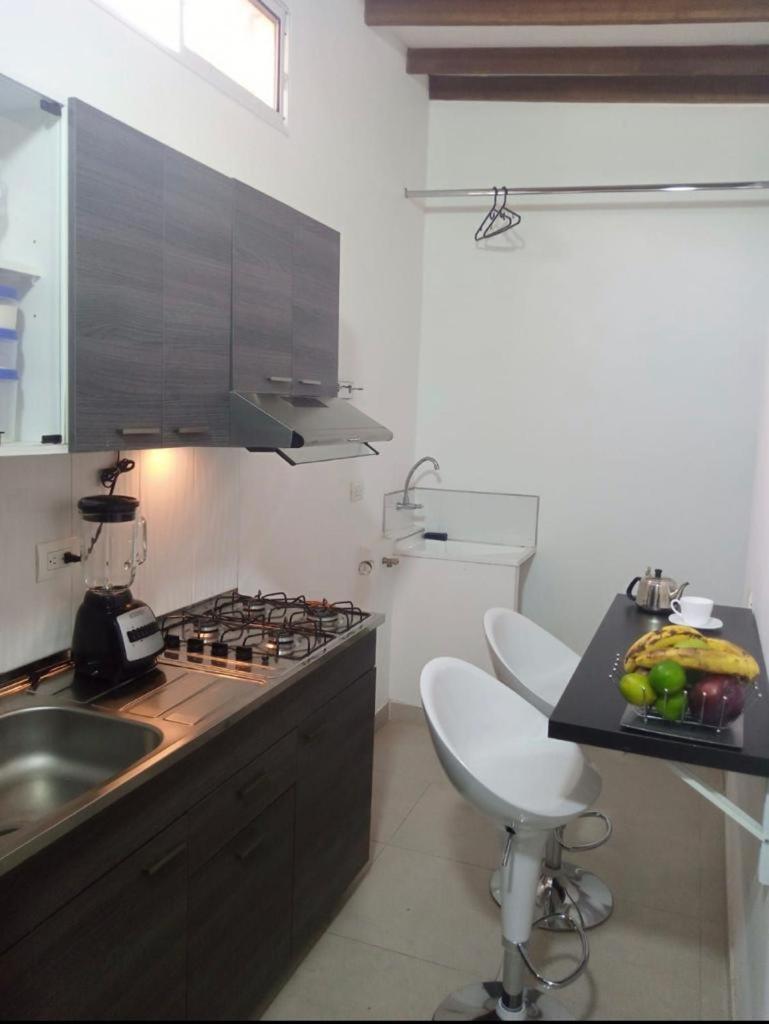 Vip Apartasuites Rosales Меделин Екстериор снимка