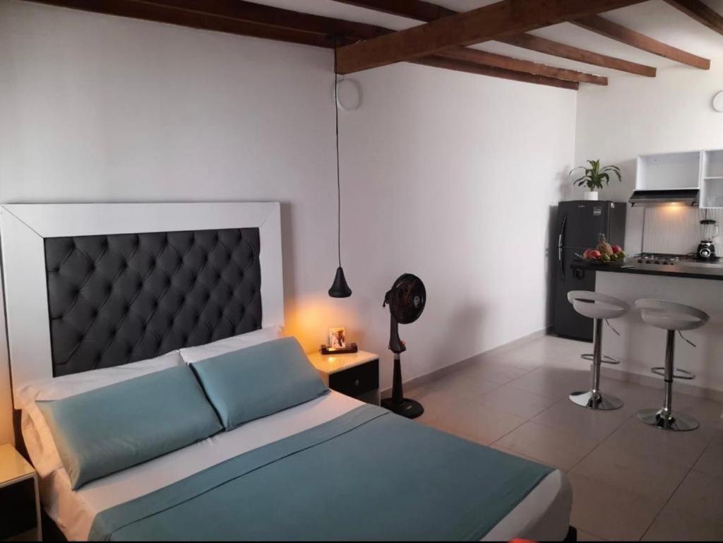 Vip Apartasuites Rosales Меделин Екстериор снимка