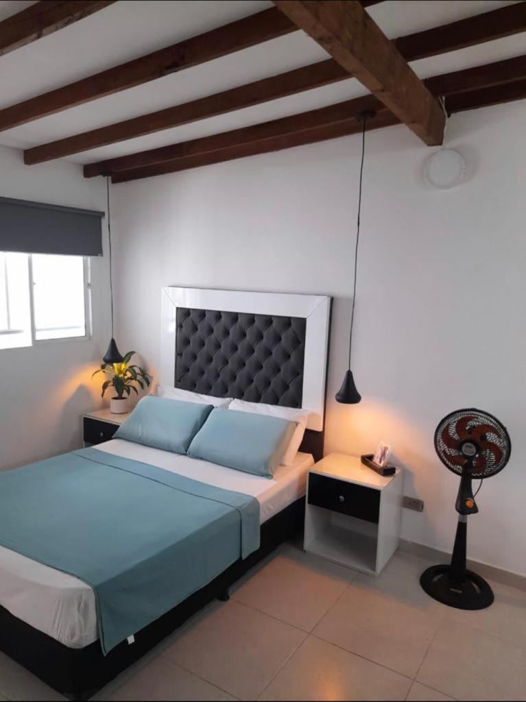 Vip Apartasuites Rosales Меделин Екстериор снимка