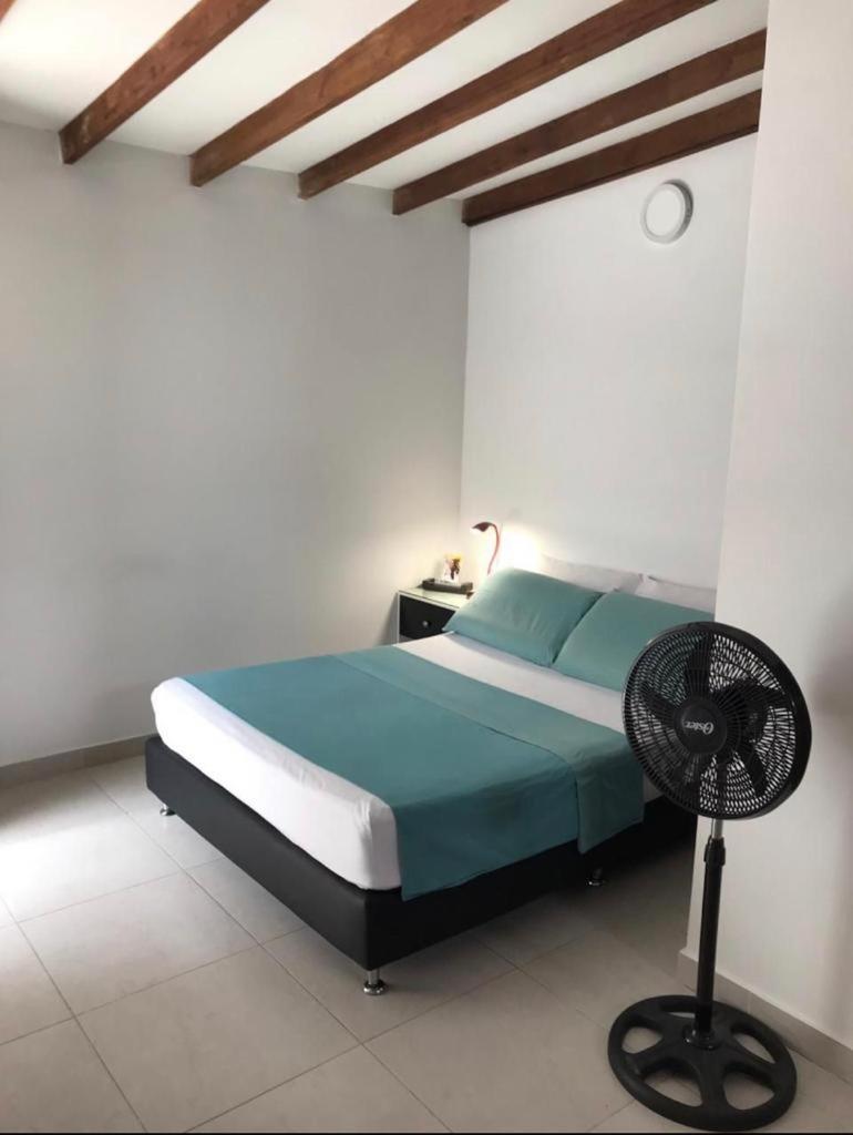 Vip Apartasuites Rosales Меделин Екстериор снимка