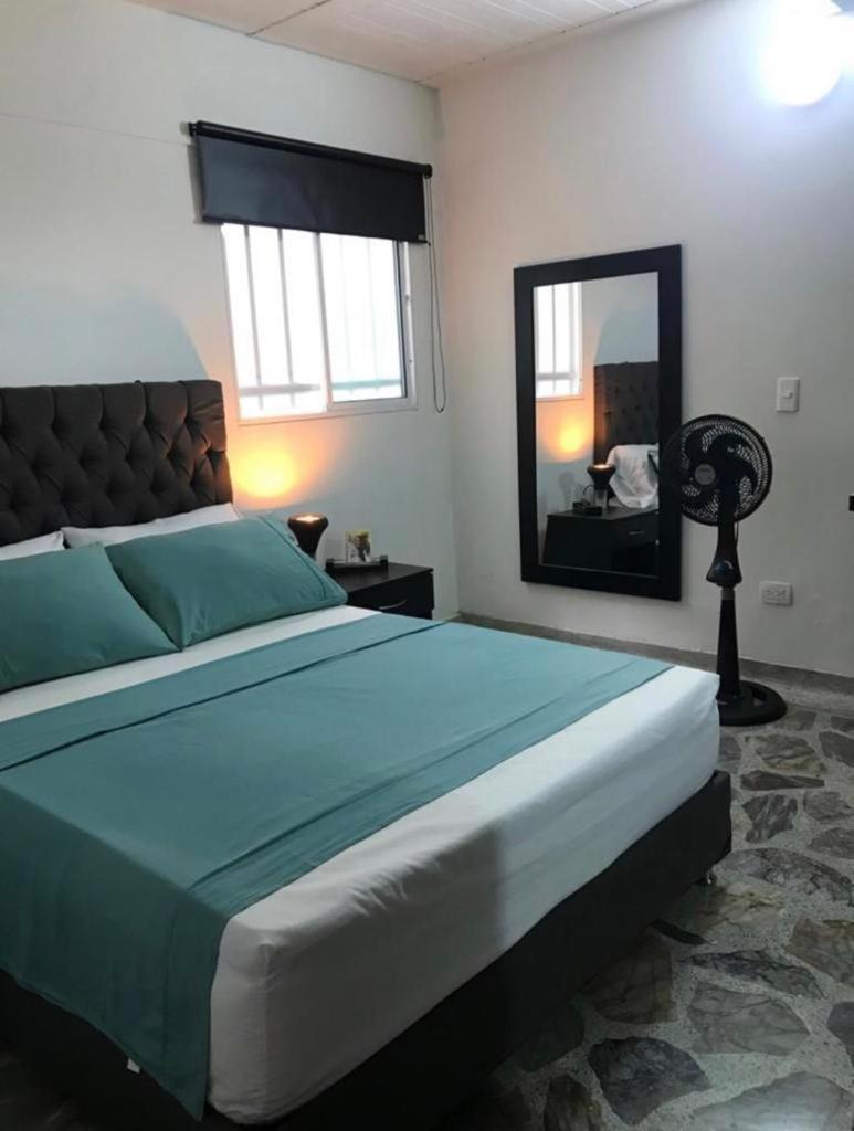 Vip Apartasuites Rosales Меделин Екстериор снимка
